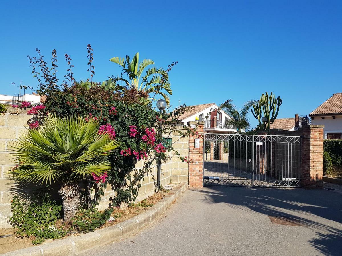 Mansarda Con Vista Piscina Villa Campofelice Di Roccella Exterior photo