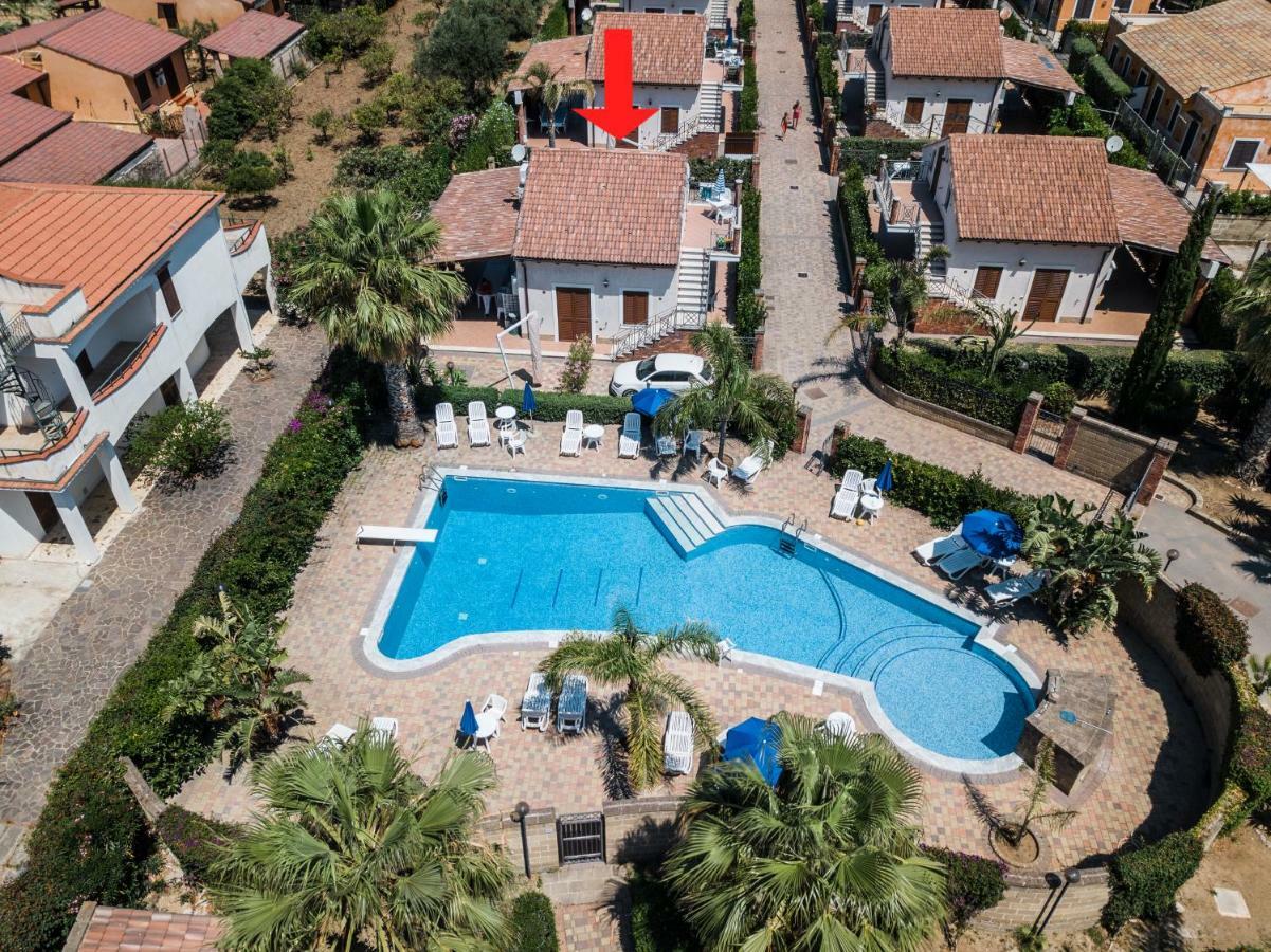 Mansarda Con Vista Piscina Villa Campofelice Di Roccella Exterior photo