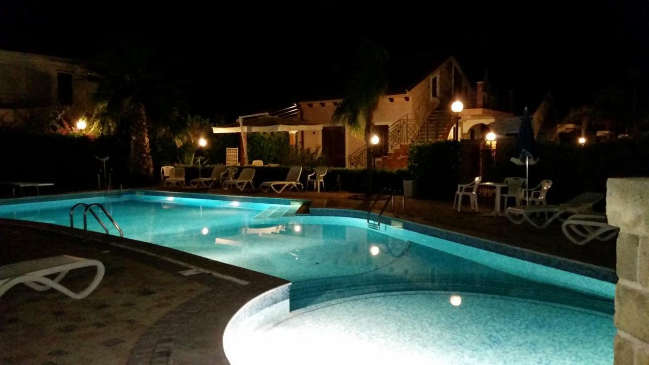 Mansarda Con Vista Piscina Villa Campofelice Di Roccella Exterior photo
